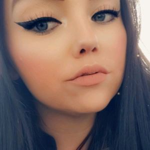 Meet your Posher, Adrienne